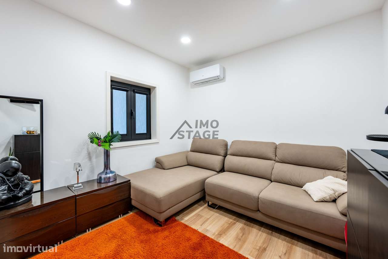 Moradia Bi-Familiar Renovada | Ermesinde – Santa Rita T1+1 e T2-7