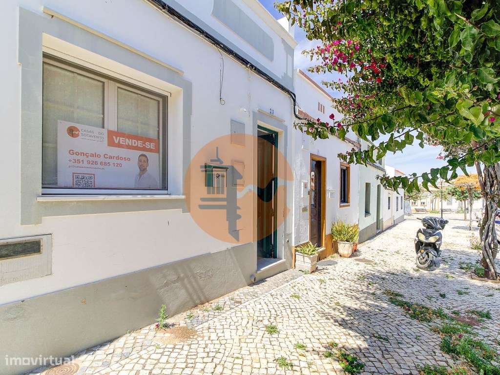 Moradia T3+2 com Jardim, Garagem e Vista Castelo no Centro de Castr...-16