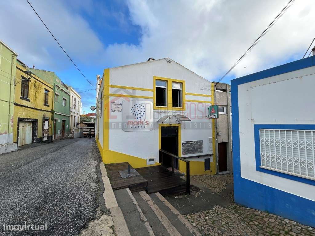 Prédio no Centro Histórico de Peniche-24