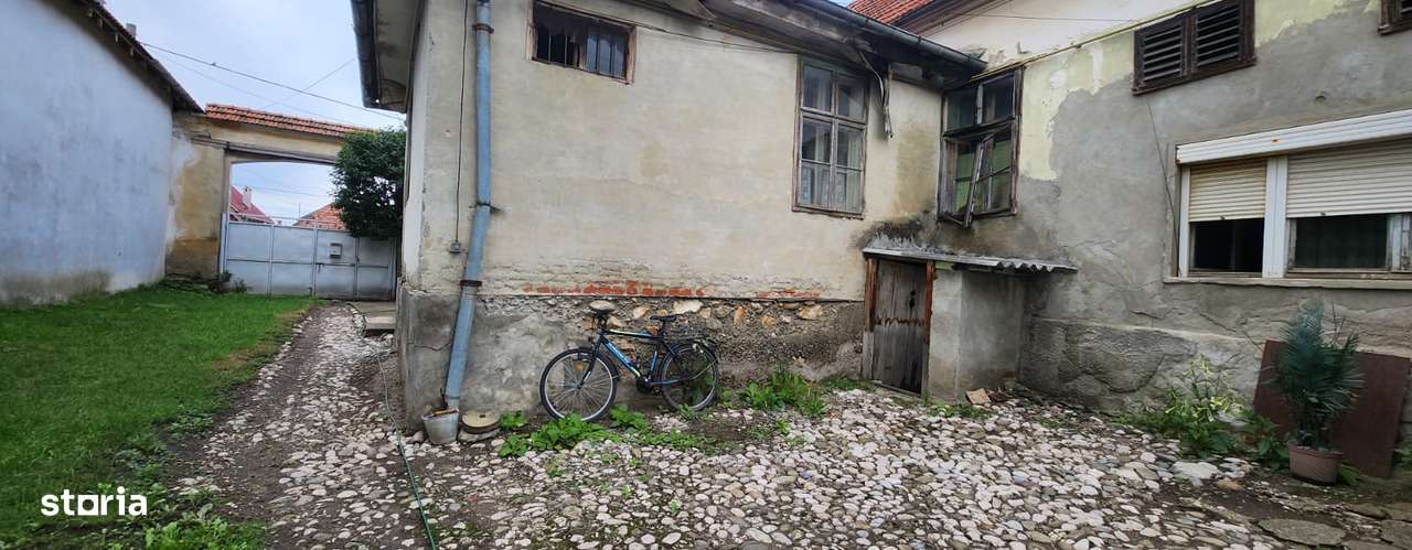 Casa situata in Sanpetru strada Republicii, teren 1819 mp, acces auto! - Imagine principală: 2/8