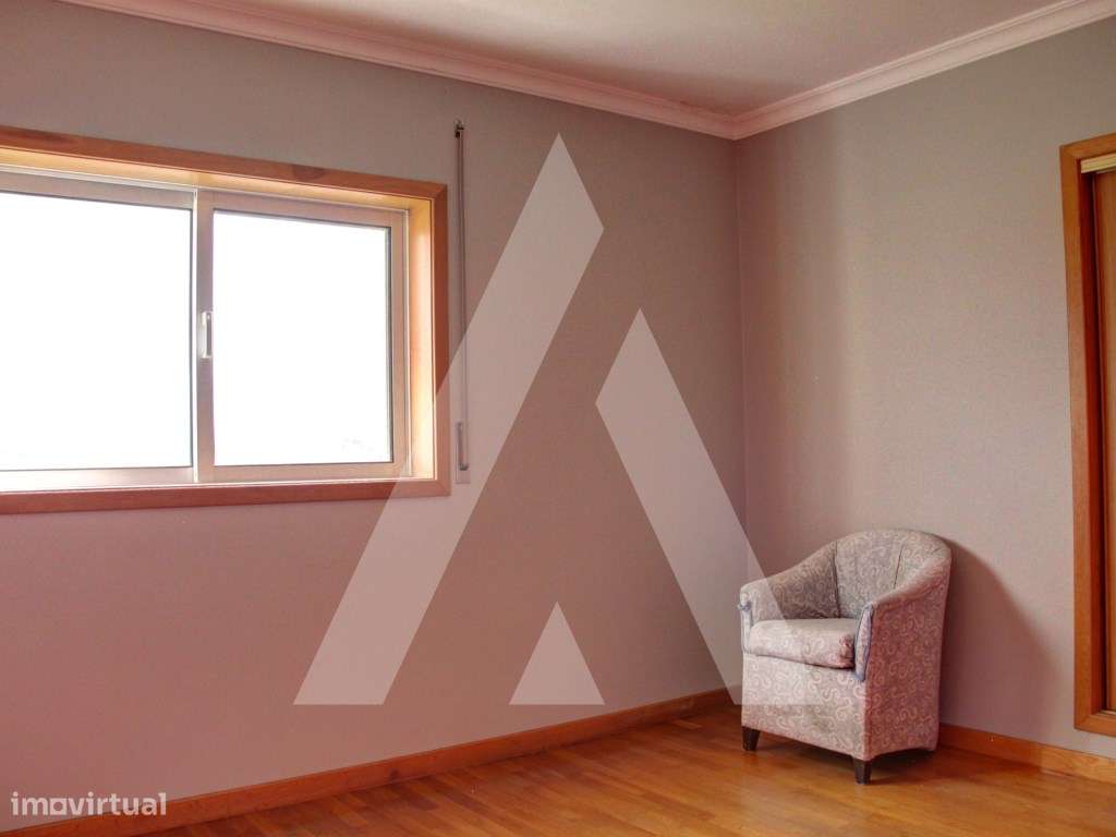 Apartamento T3 Oliveira do bairro-28