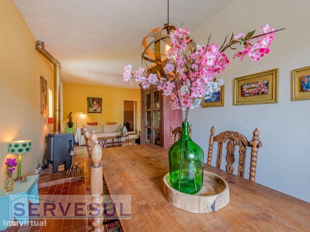 Charmosa moradia de 2 quartos de 121 m², inserida num terreno com 2...-10