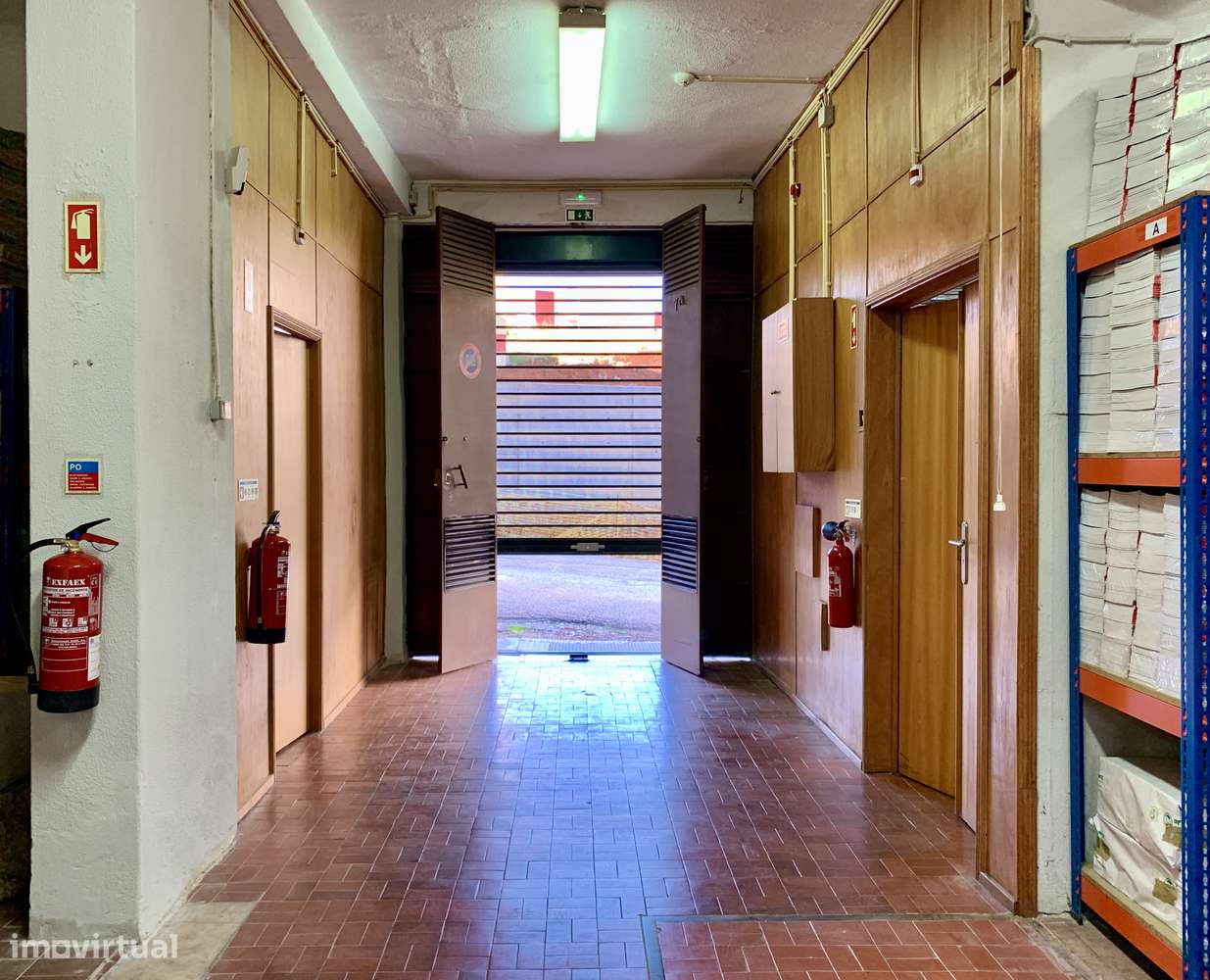 ARMAZÉM PARA TODAS AS ATIVIDADES, a 300 metros do METRO de Odivelas - Grande imagem: 2/9