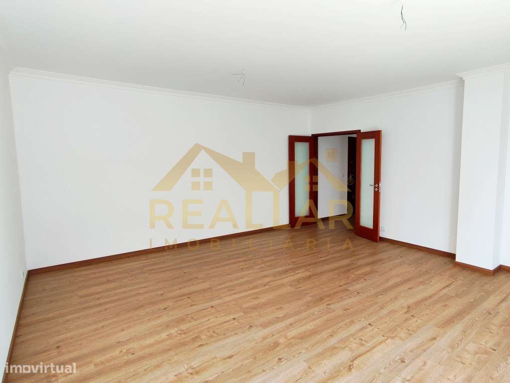 Excelente apartamento T3 com garagem e elevador - Grande imagem: 4/21