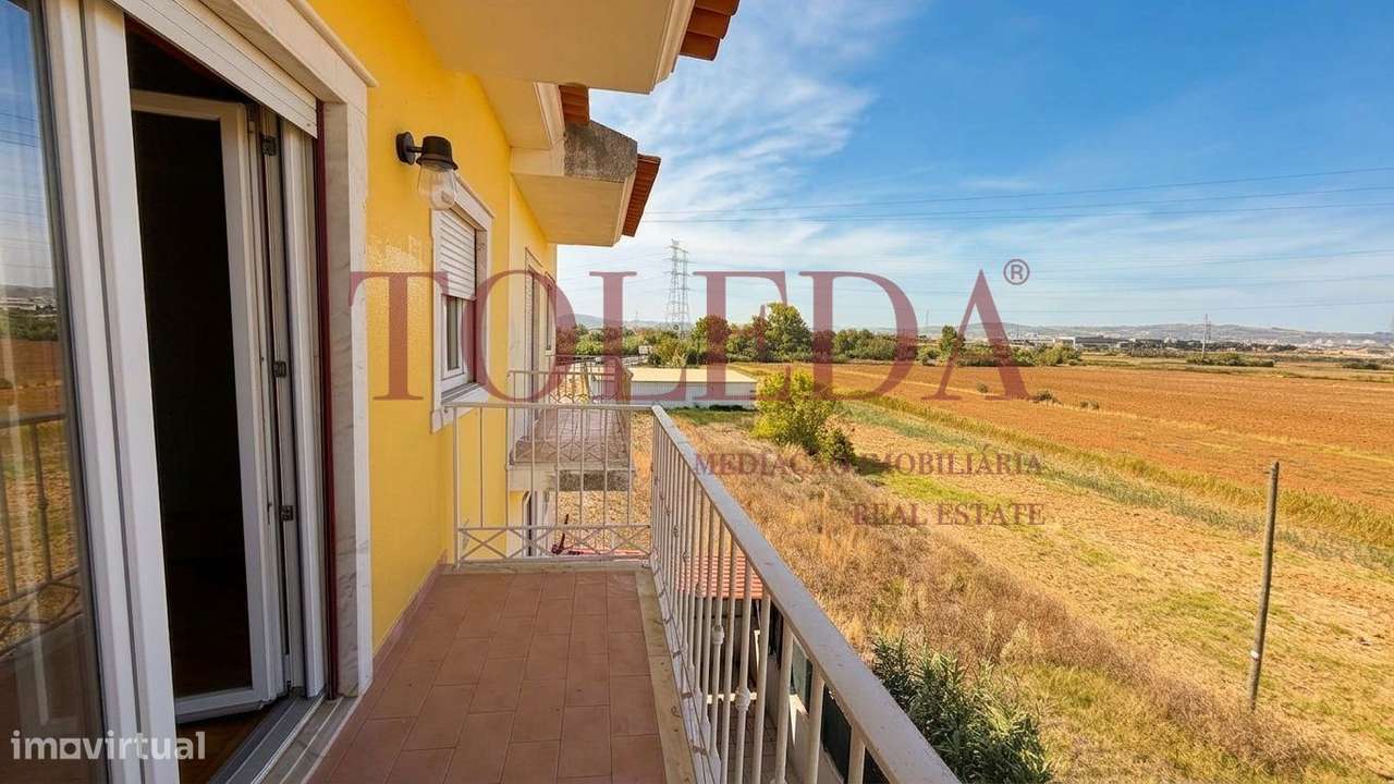 Moradia T3+1 com Terraço e Garagem-14