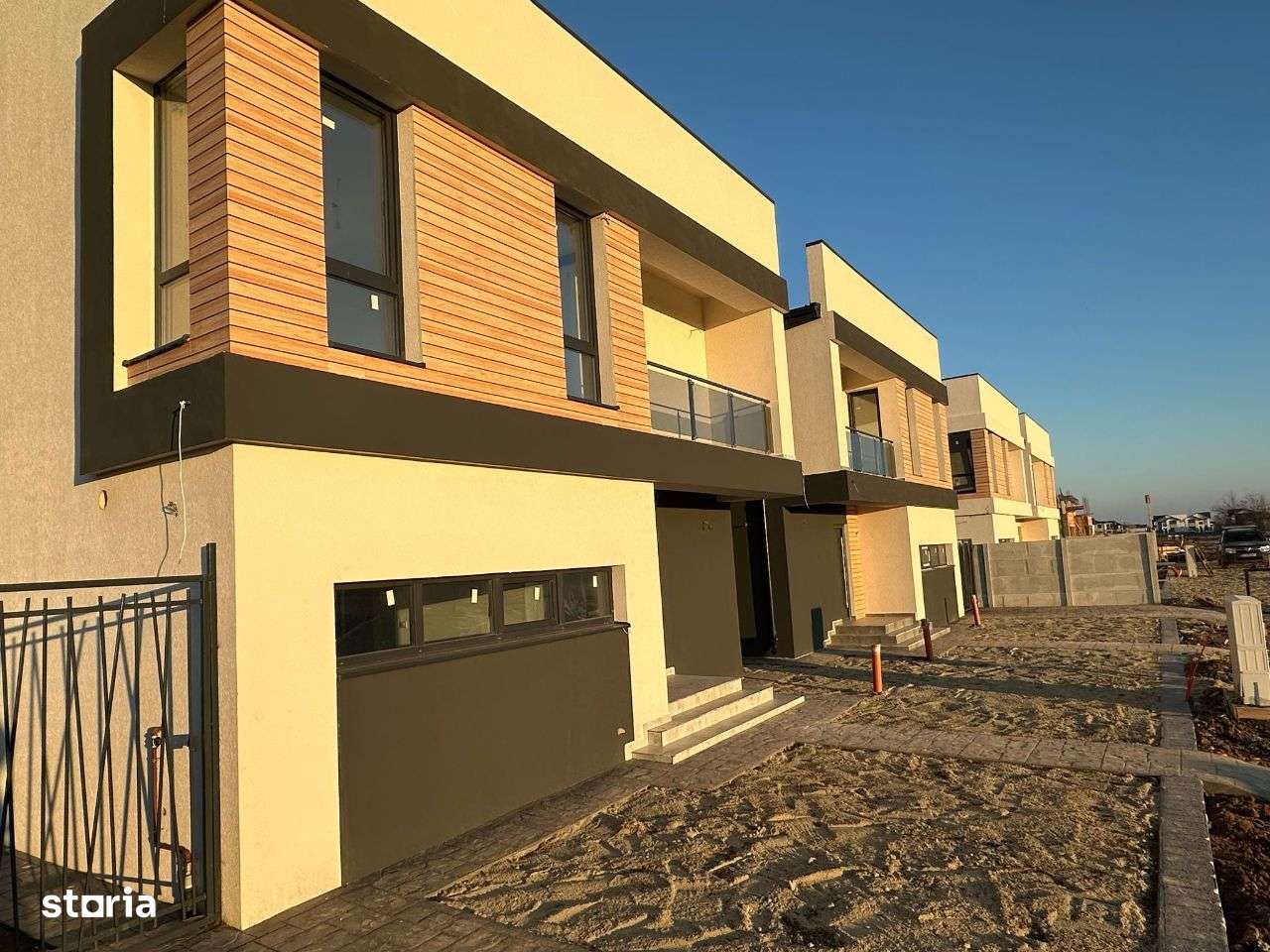 Casa de vanzare - Comuna Berceni/330 mp - Imagine principală: 1/12