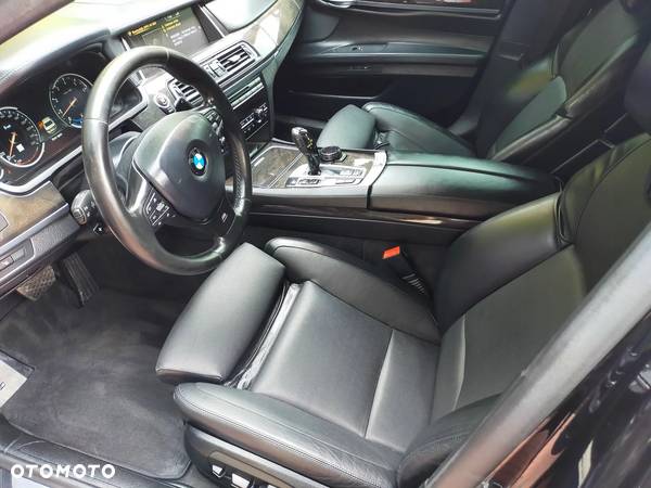 BMW Seria 7 750i - 28