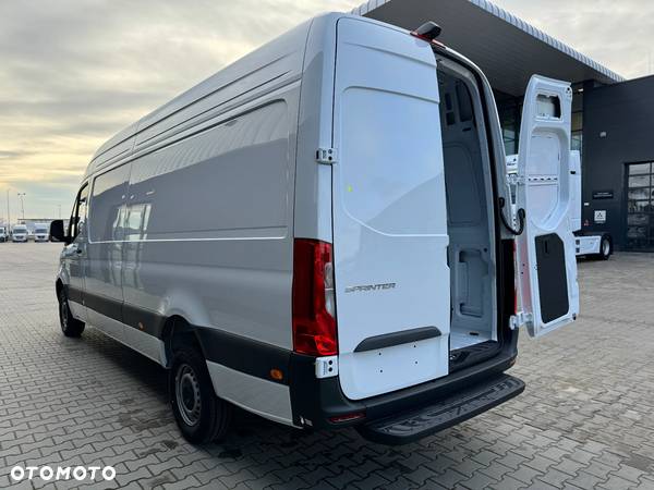 Mercedes-Benz Sprinter - 32