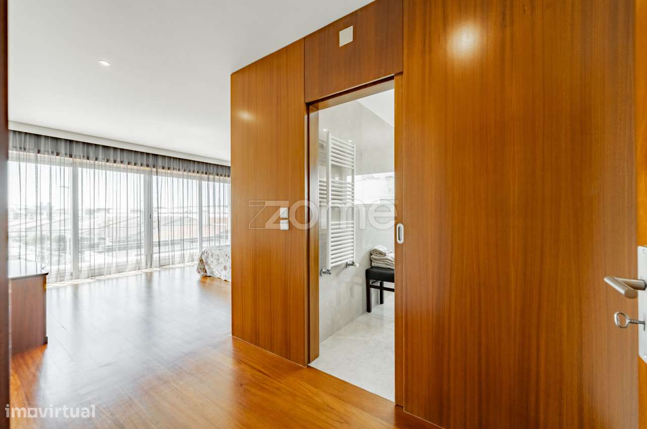 Moradia T5 com Piscina, 4 Suites e Garagem para 4 Carros em Esposende-47