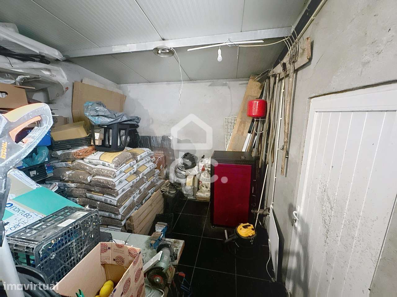 Moradia isolada com quatro quartos , logradouro, garagem , na periferi-15