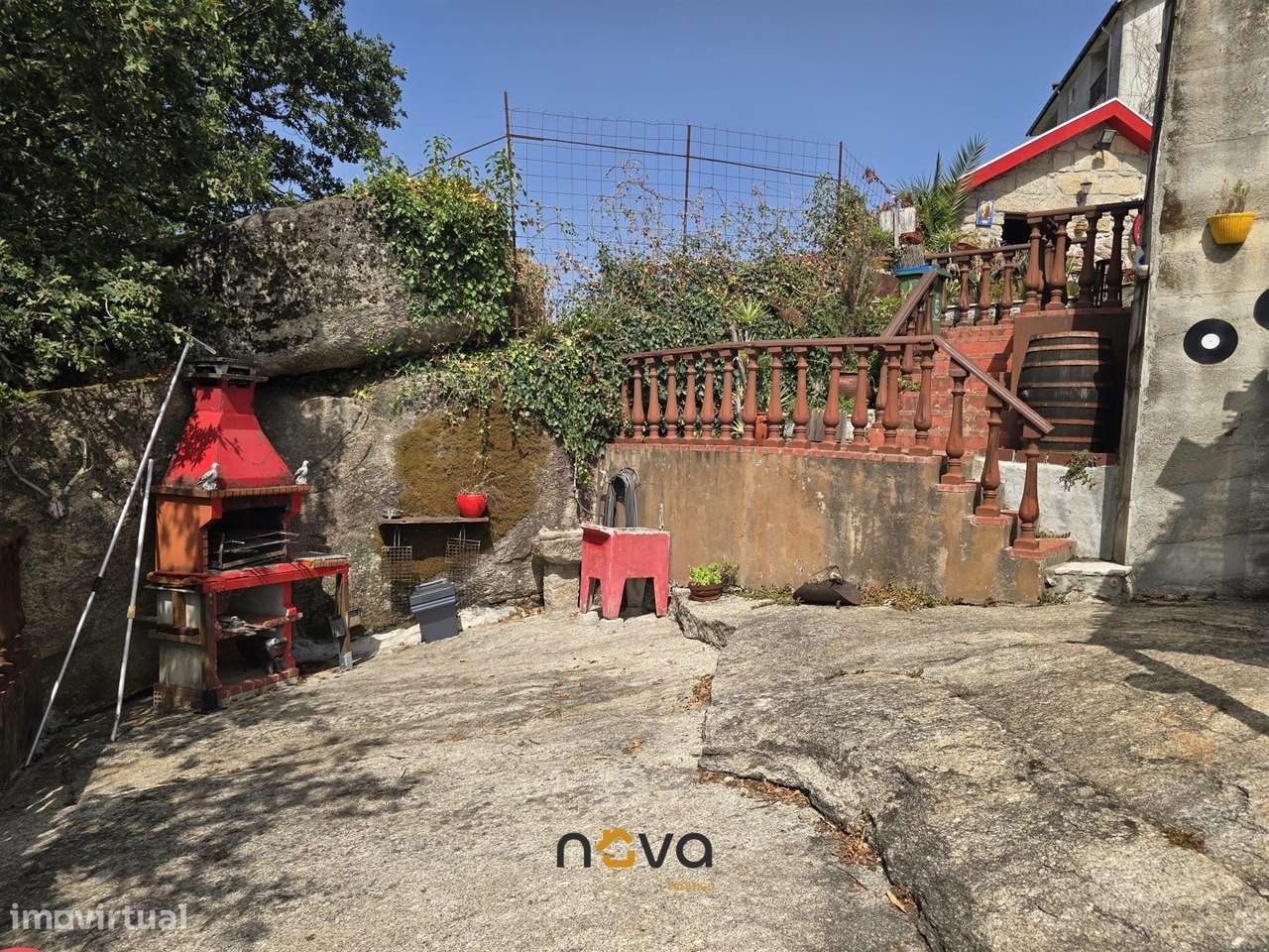 Moradia T3 situada no Soajo-48
