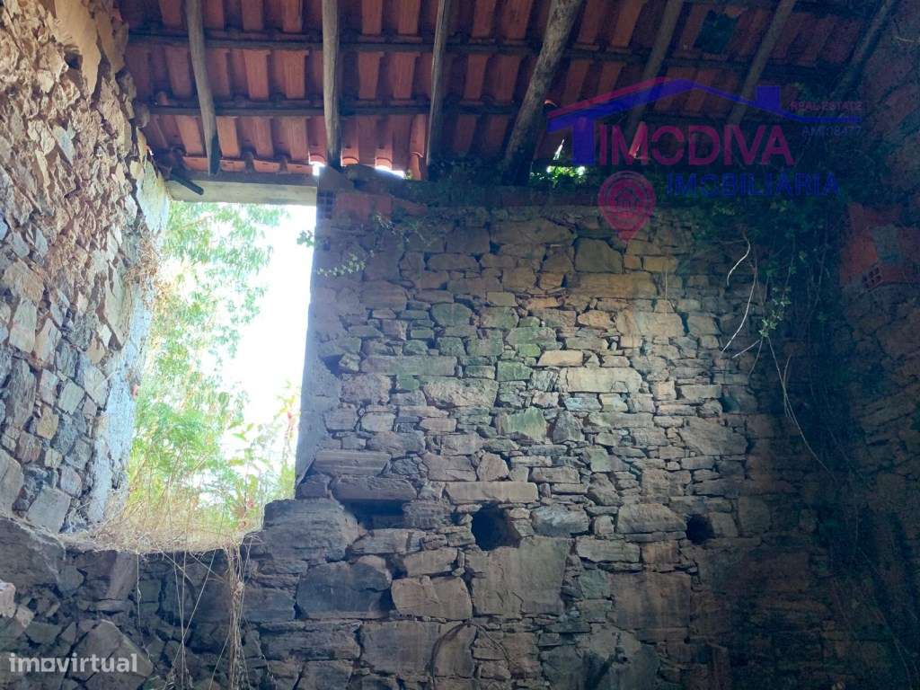 Casa de pedra com terreno de 5000m2 - Grande imagem: 3/16