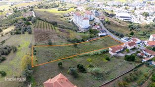 Terreno urbano com vista para o Mosteiro de Alcobaça - Grande imagem: 2/14