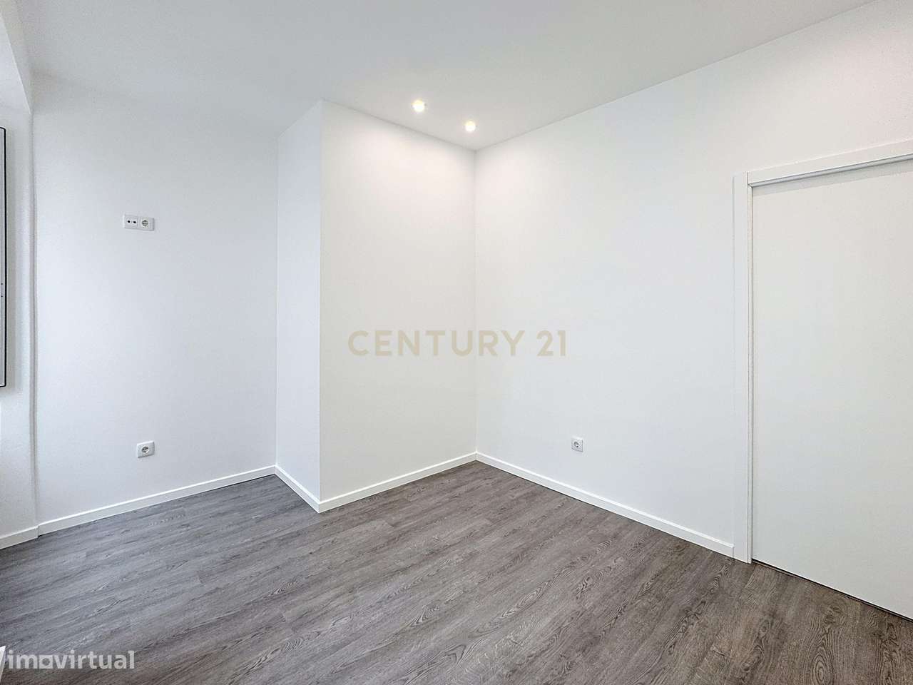 Apartamento Renovado 30 metros da  Praia na Nazaré - Grande imagem: 4/23