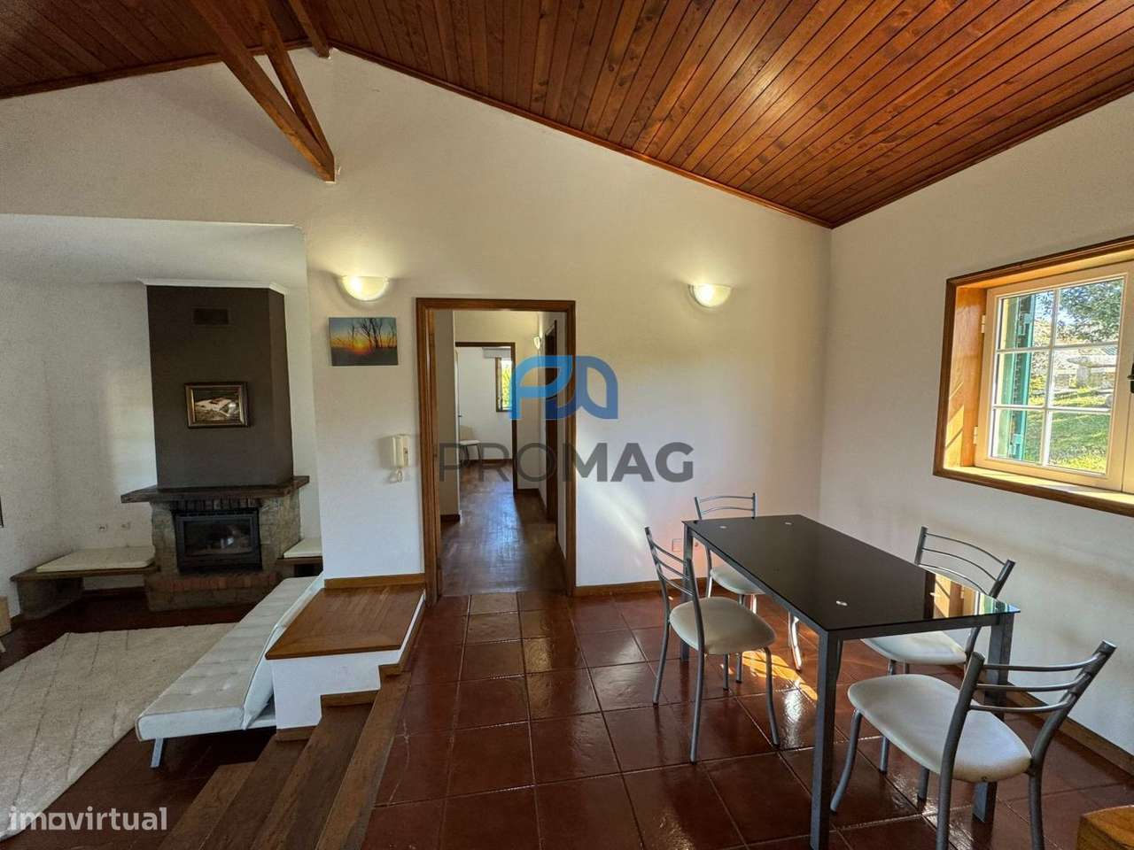 Moradia com excelente área, piscina e plena privacidade-30