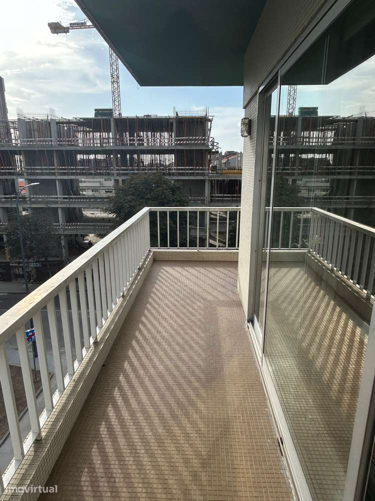 Arrenda-se Apartamento T6 Rua Damião de Góis - Grande imagem: 5/33