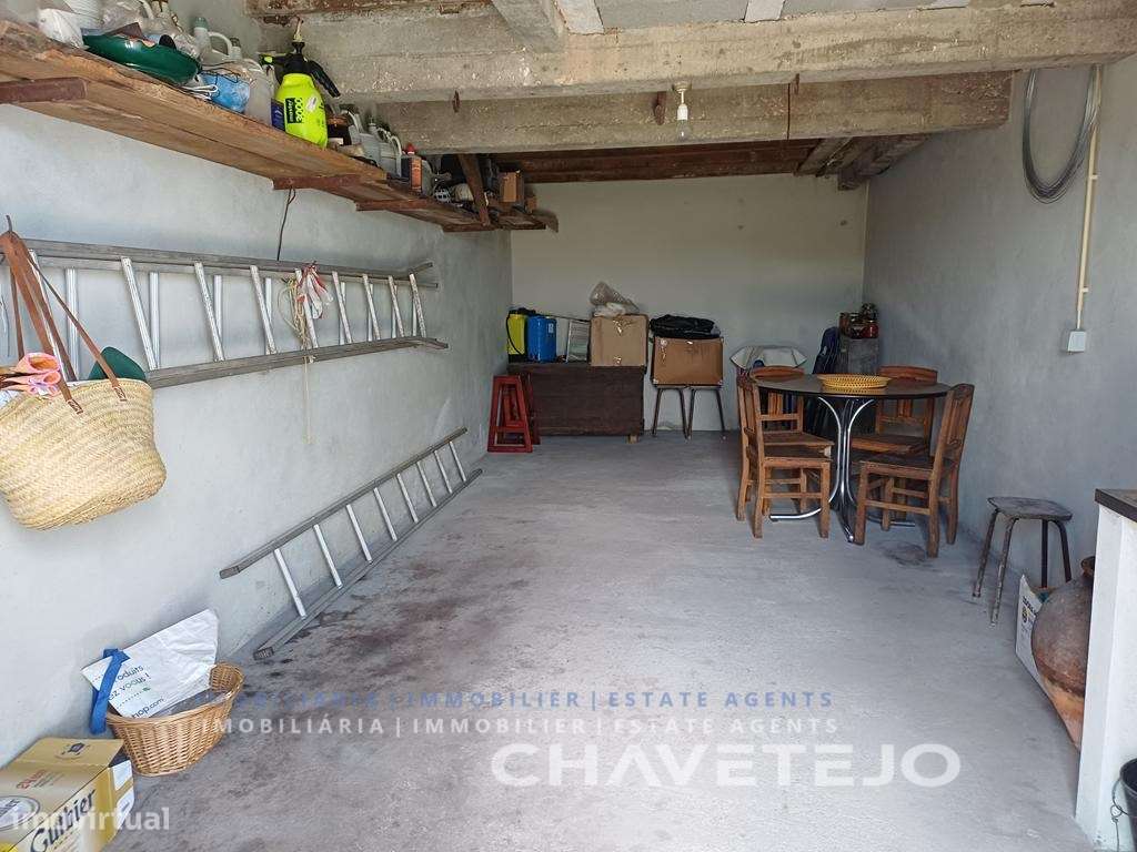 Moradia de Campo com Terreno, Furo de Água e Olival-25