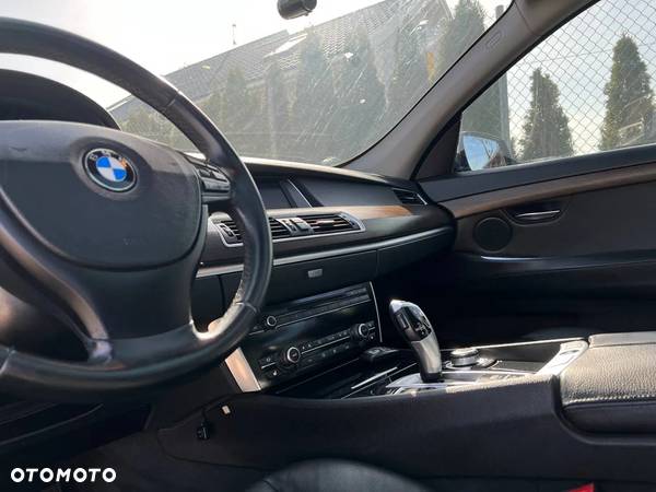 BMW Seria 5 535i xDrive Touring - 13