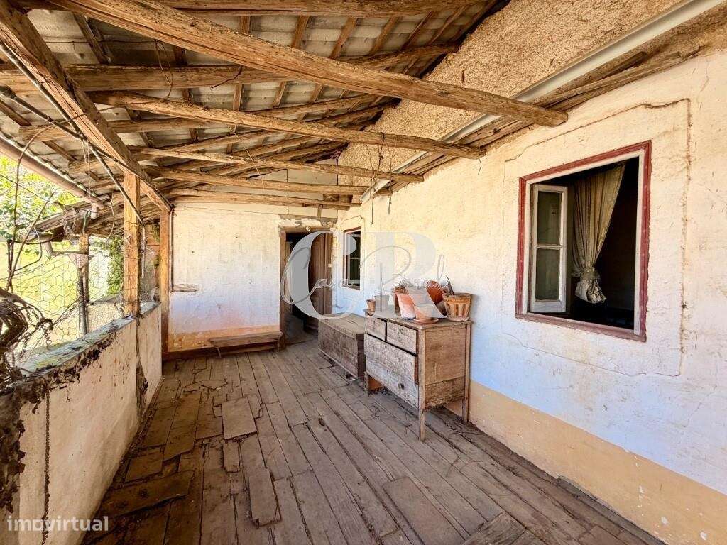 Moradia para recuperar no centro da vila de Figueiró dos Vinhos-24