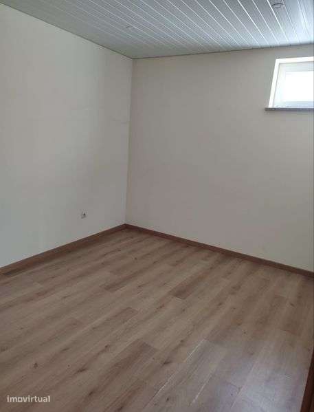 Alugo T2 sem mobília - Grande imagem: 5/12