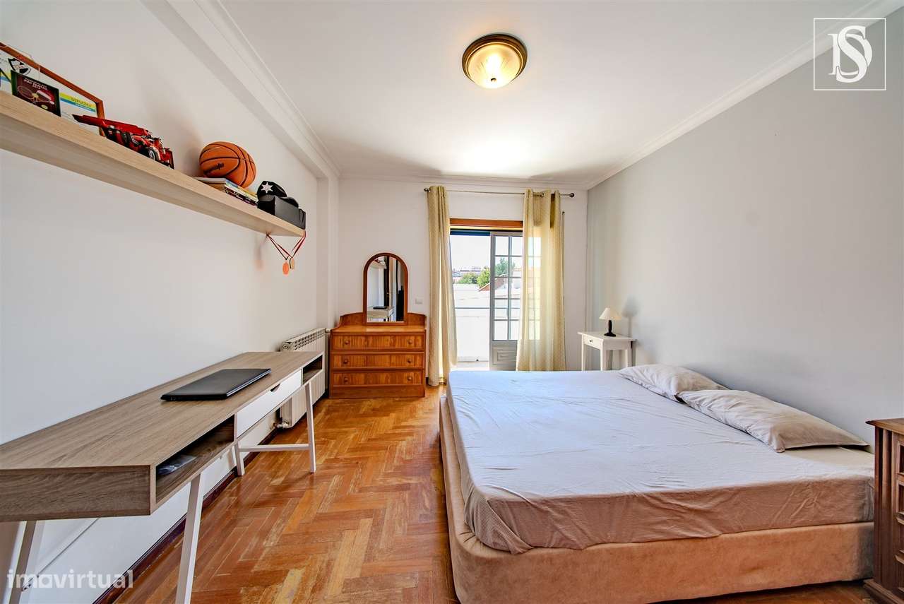 Apartamento T4 c/ Garagem-26