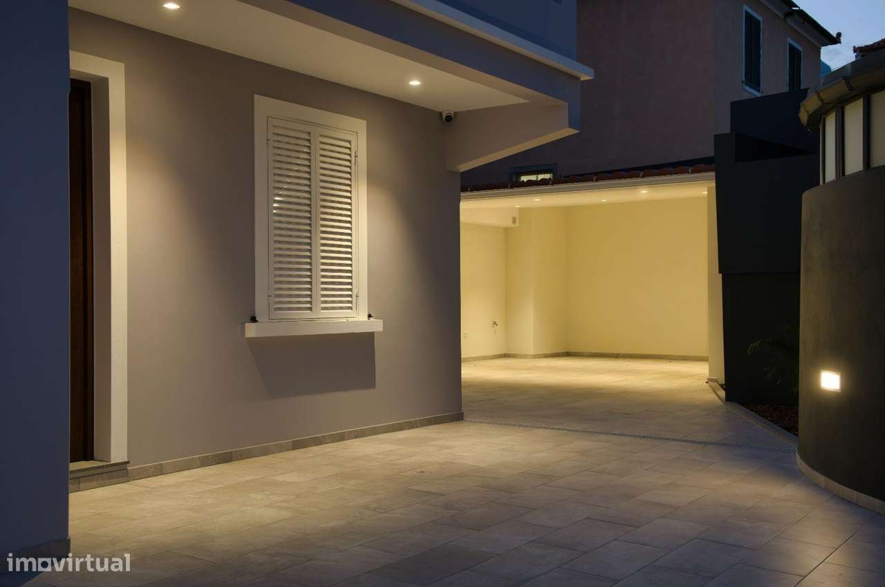 Moradia T3 Moderna com 3 Suítes no Centro do Funchal – Zona do Til-1