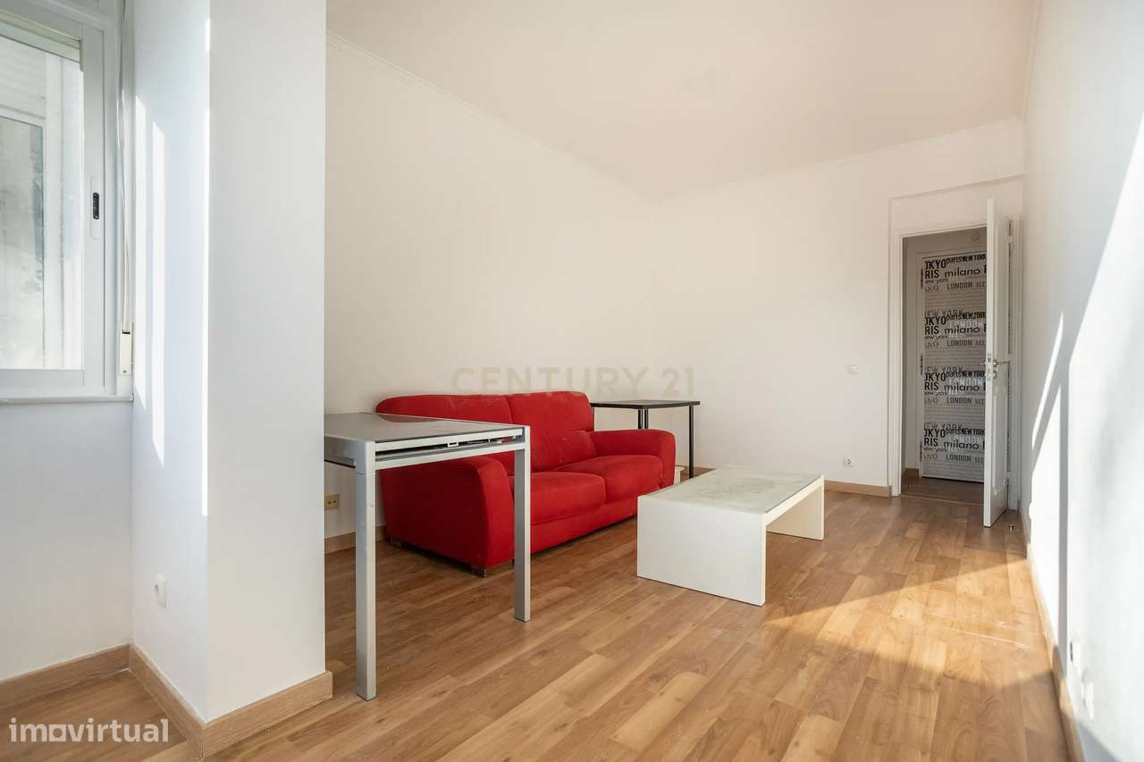 APARTAMENTO | 2 Quartos | 1 Casa de Banho | Renovado | Arrecadação | �-59