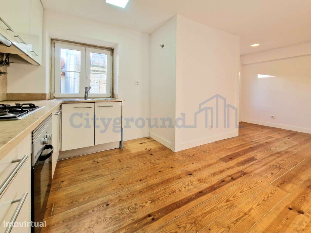 Apartamento T3 na Rua dos Fanqueiros, com vista para o Castelo de S...-7