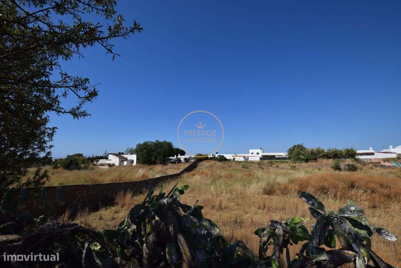 Terreno para construção de 150 apartamentos T2 e T4  em Olhão com a ár-8