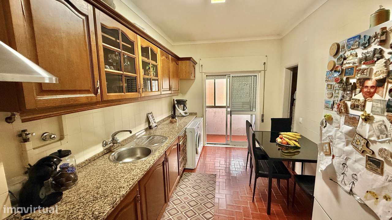Apartamento T2 espaçoso com 2 varandas, próximo de tudo!-5