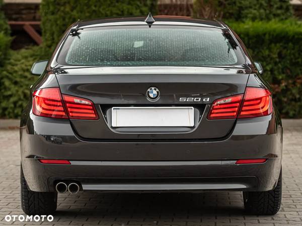 BMW Seria 5 520d xDrive Luxury Line - 11