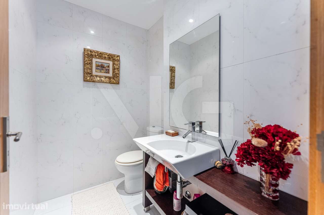 T3 Duplex com Terraço, Vistas Mar e Garagem Fechada na Madalena - Gaia-16