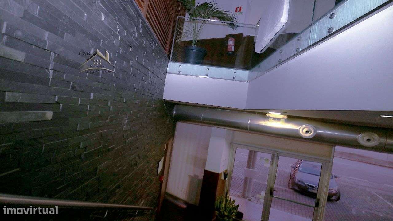 Restaurante "Castelo da Maia" Localizado em Zona Industrial,-25