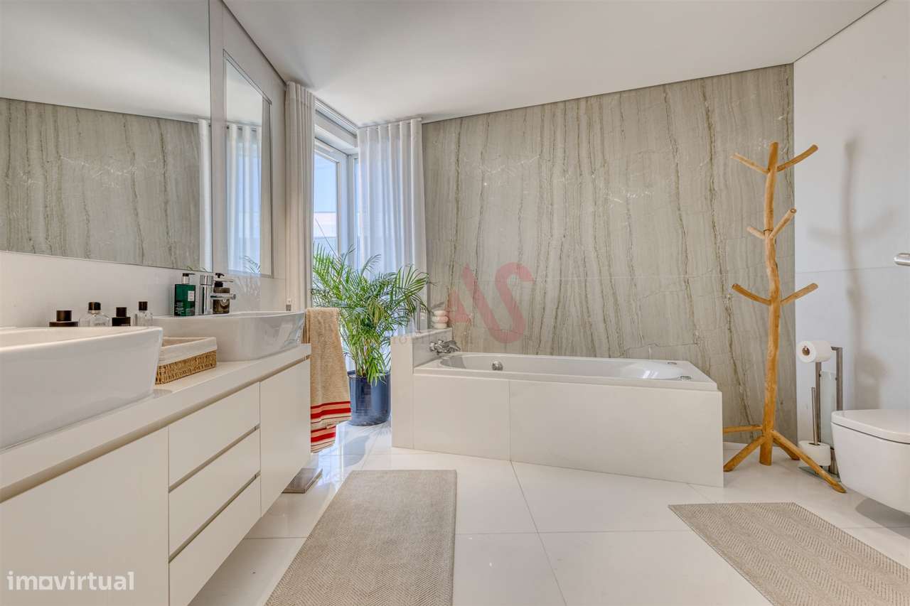 Penthouse Duplex Exclusiva em Frente à Praia de Salgueiros – na Primei-16