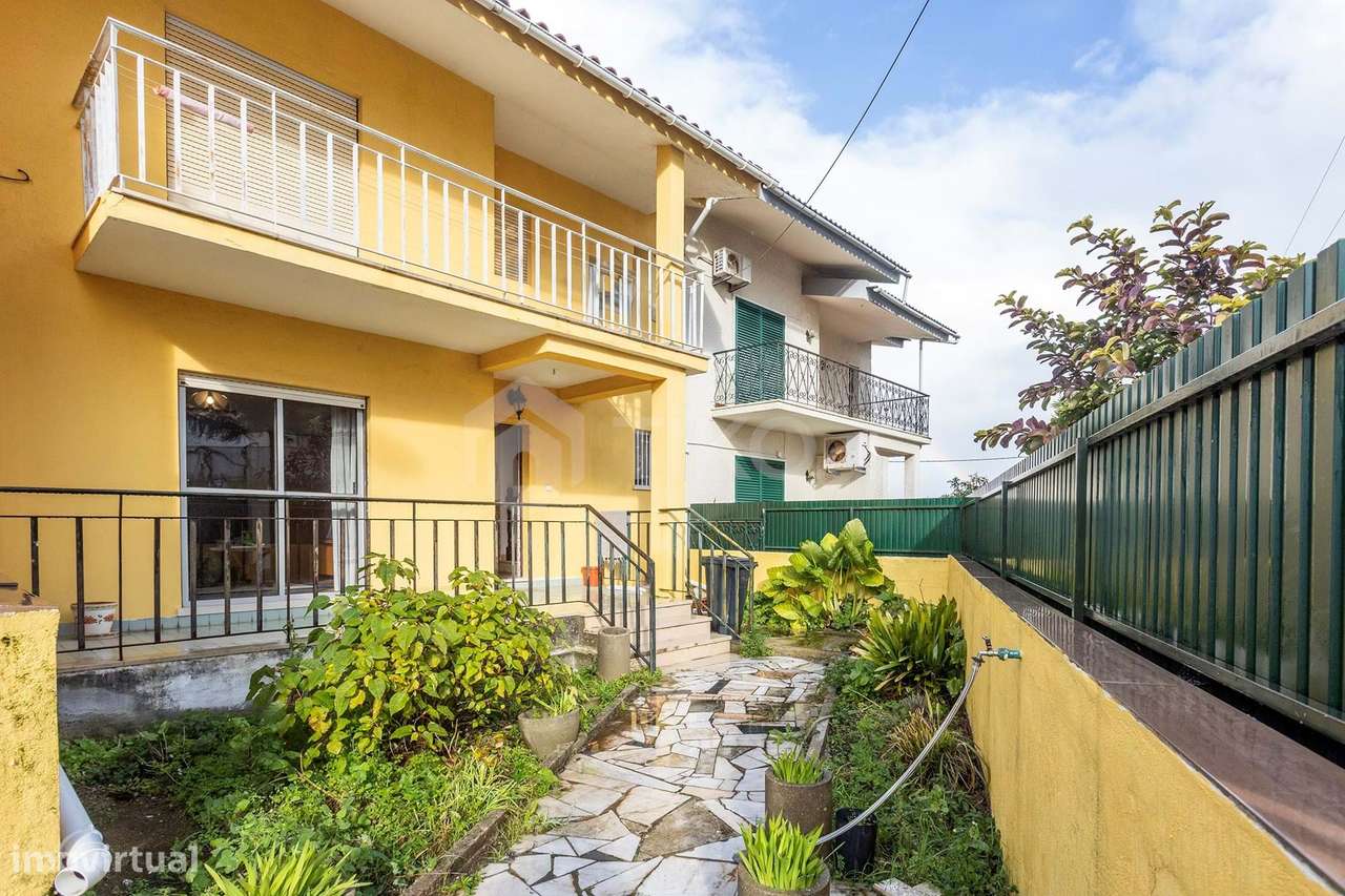 MORADIA GEMINADA À  VENDA EM PORTO SALVO– 3 PISOS, 2 FRENTES-22