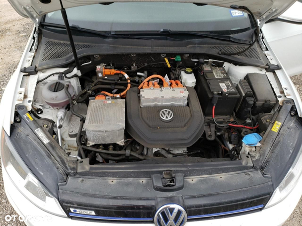 Volkswagen Golf e-Golf - 11