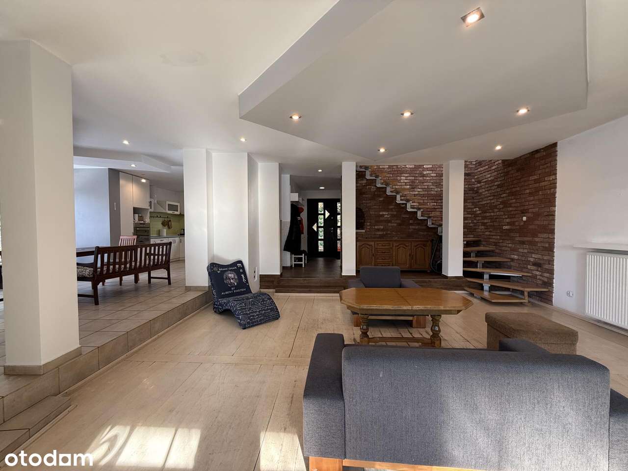 Dom z klimatem na wyjątkowo prywatnej działce z dużym osobnym garażem-12