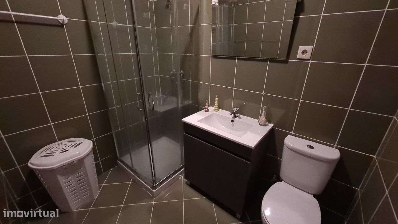 Arrendam-se quartos (raparigas) no centro da cidade - Grande imagem: 5/21