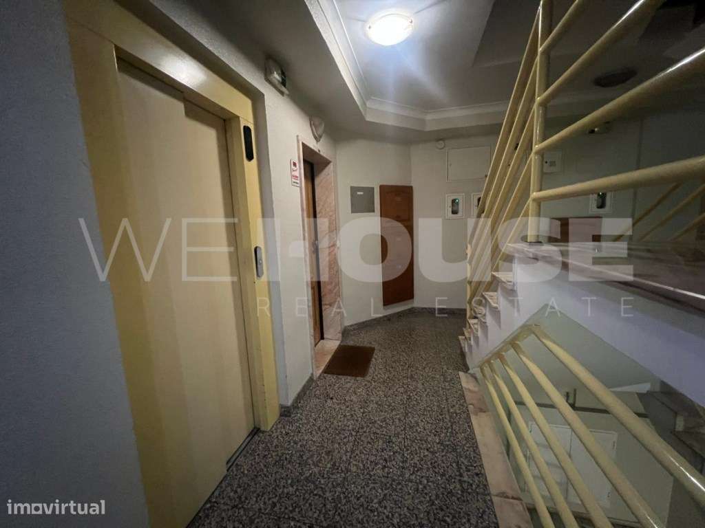 T2 com Lareira, Excelente Luz Natural e Ótima Distribuição | Pronto...-17