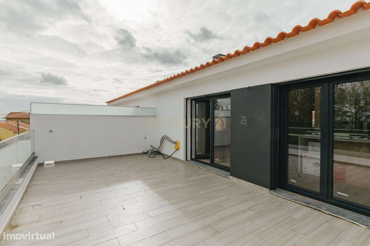 Apartamento T2 Novo com Vista Panorâmica em Loures-54