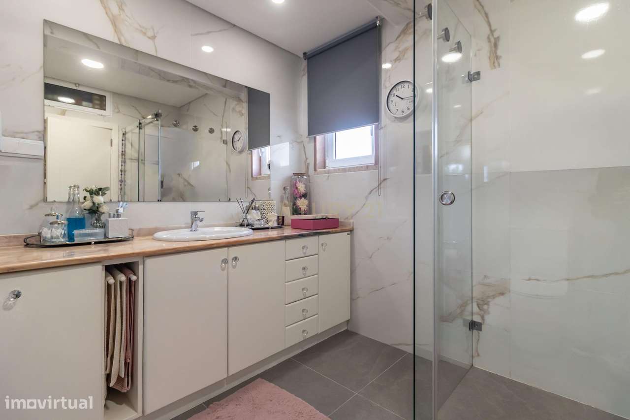 Excelente T3 Remodelado – 3º Andar (sem elevador) | 98 m² de área útil-38