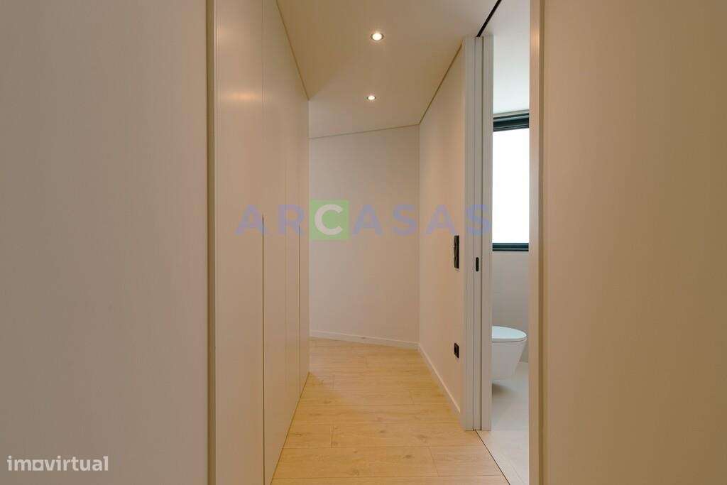 Apartamento T4 com varanda e garagem fechada em São Cosme, Gondomar-17