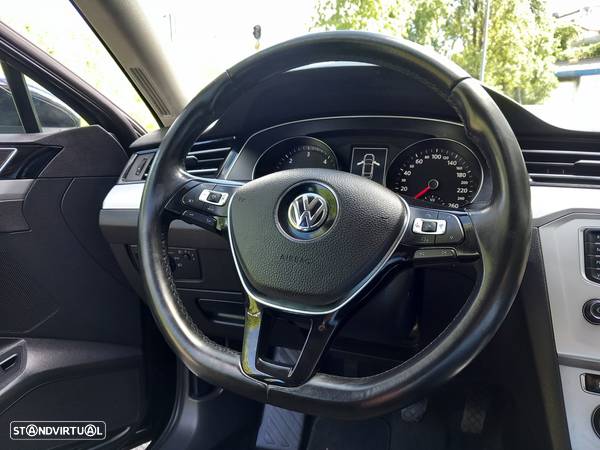 VW Passat 1.6 TDI (BlueMotion ) Trendline - 24