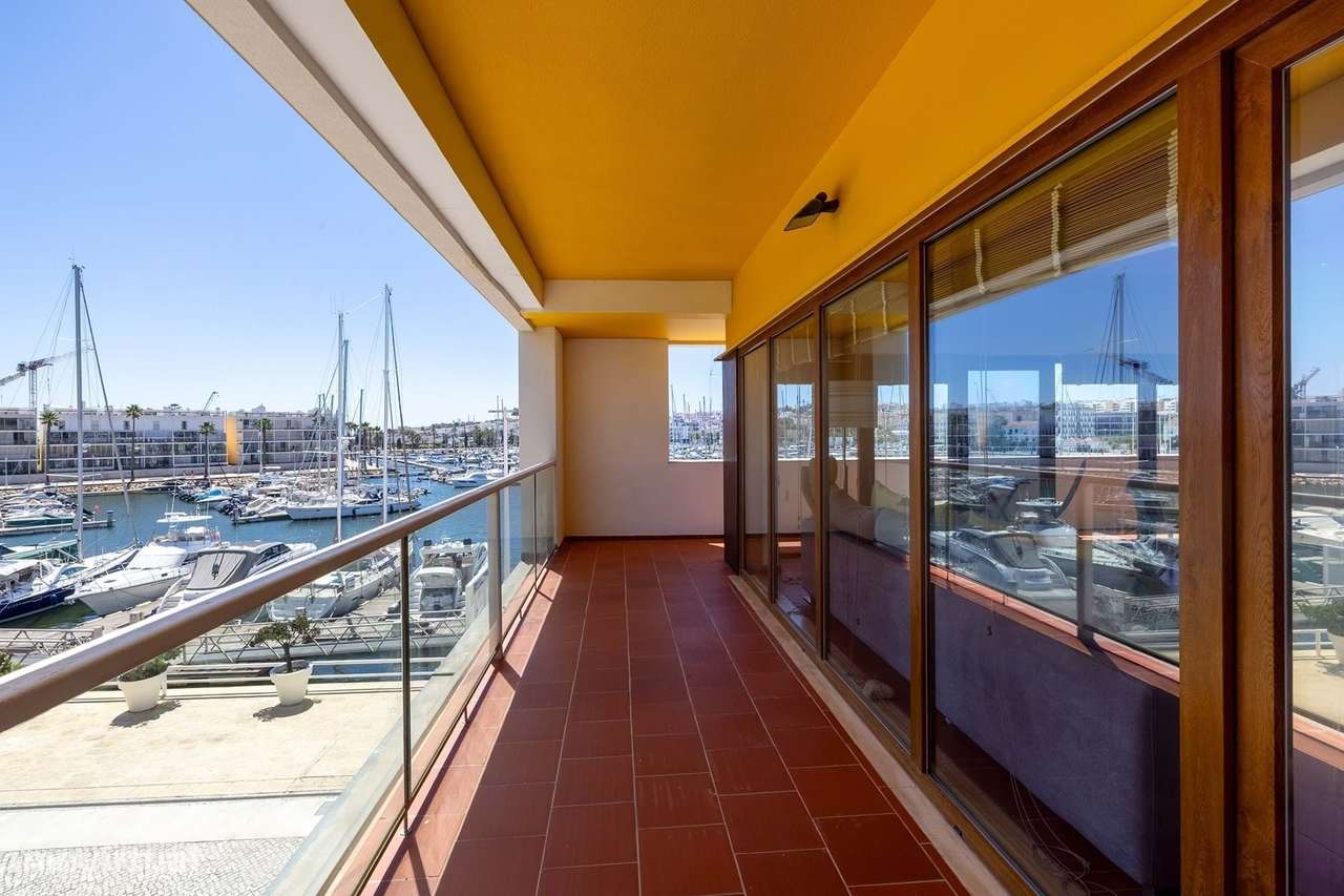 APARTAMENTO DE 2 QUARTOS EM PRIMEIRA LINHA DA MARINA - LAGOS - Grande imagem: 3/32