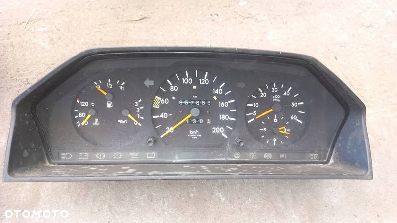 Licznik zegary Mercedes W124 1245436121 K935 - 1