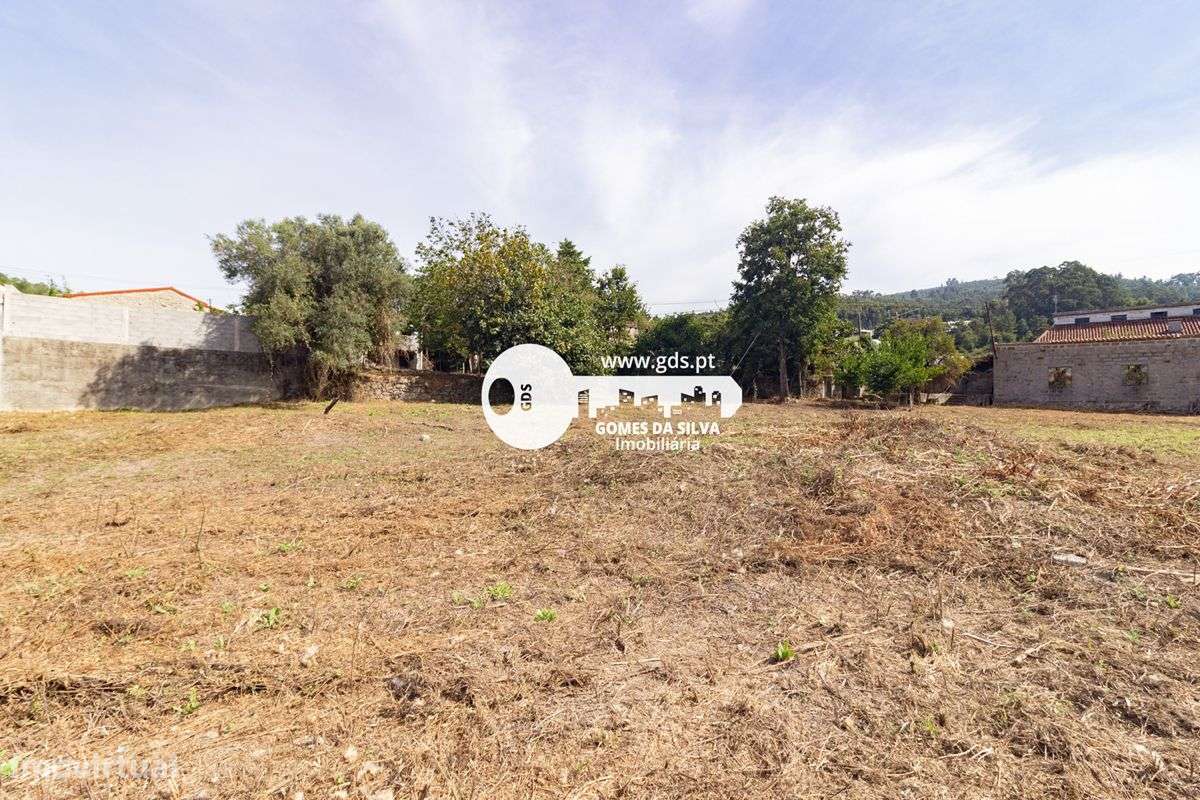 Ruínas em Esporões com terreno de 6.611m2 em área de construção-13