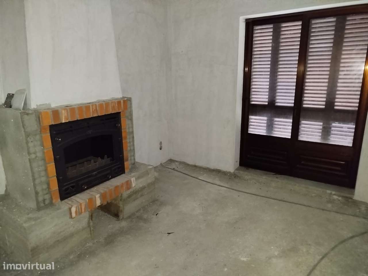 Moradia e Terreno - Pindelo dos Milagres-7