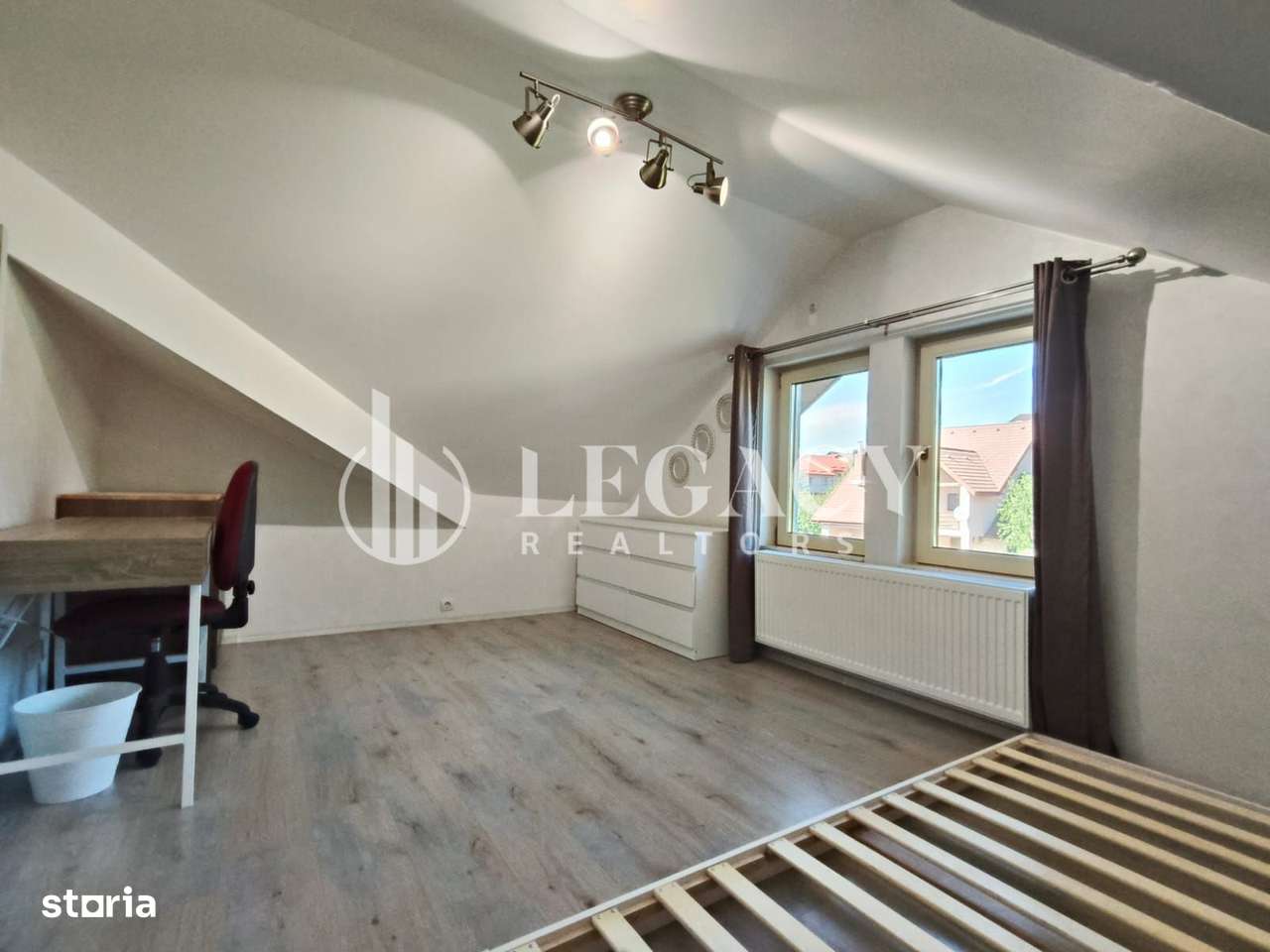 Locuință cochetă la mansardă, cu balcon și boxă de depozitare - Imagine principală: 5/20