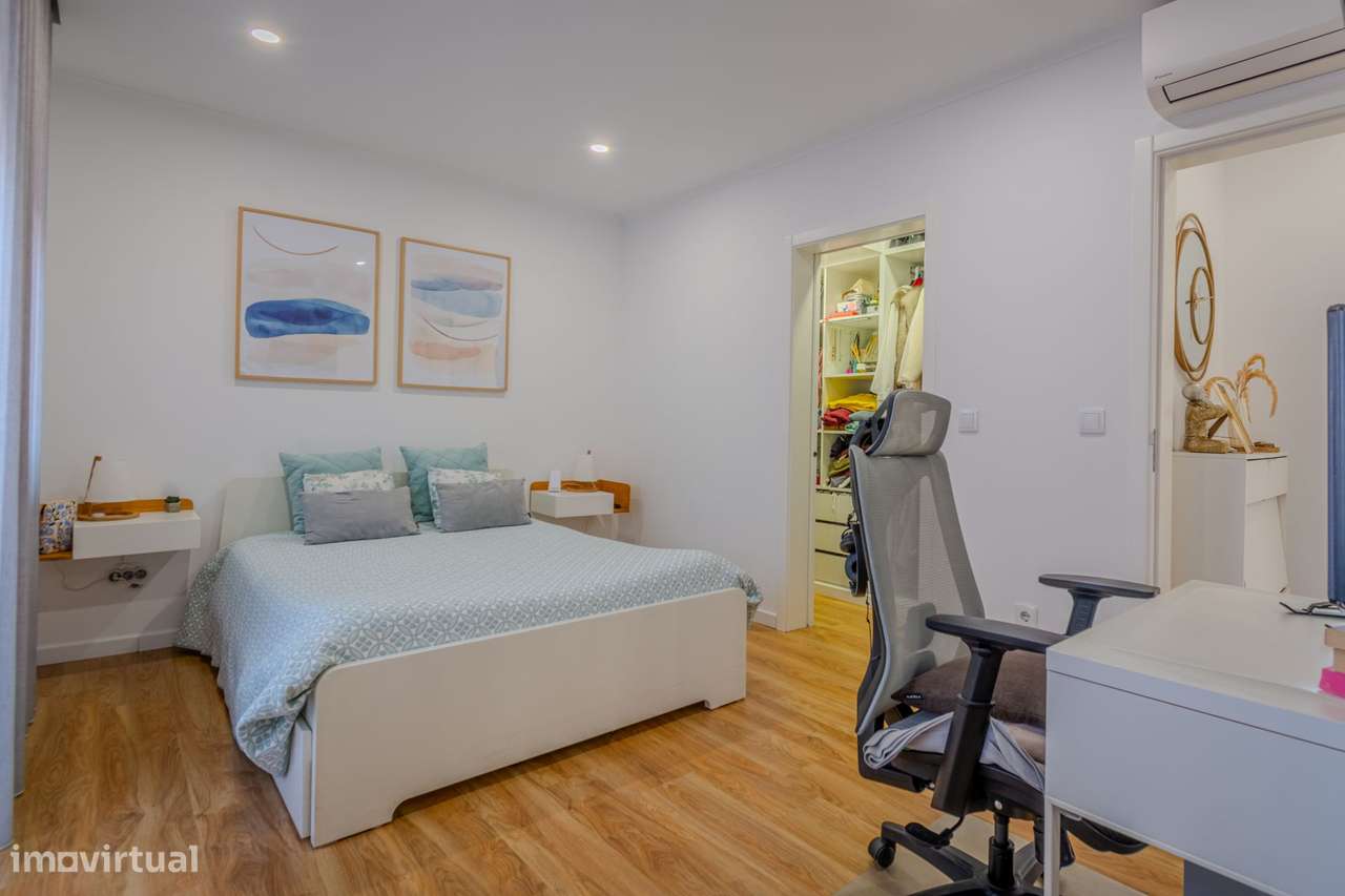 APARTAMENTO T2 remodelado impecável com terraço!-21