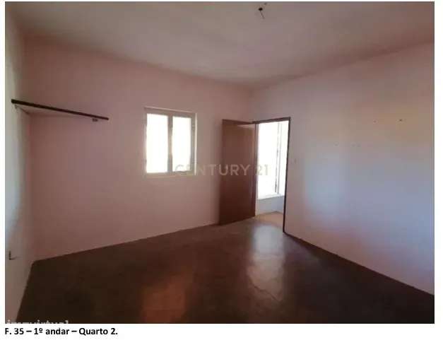 Moradia T3 de Rês-Chão e 1º Andar para remodelação, Mourão.-14